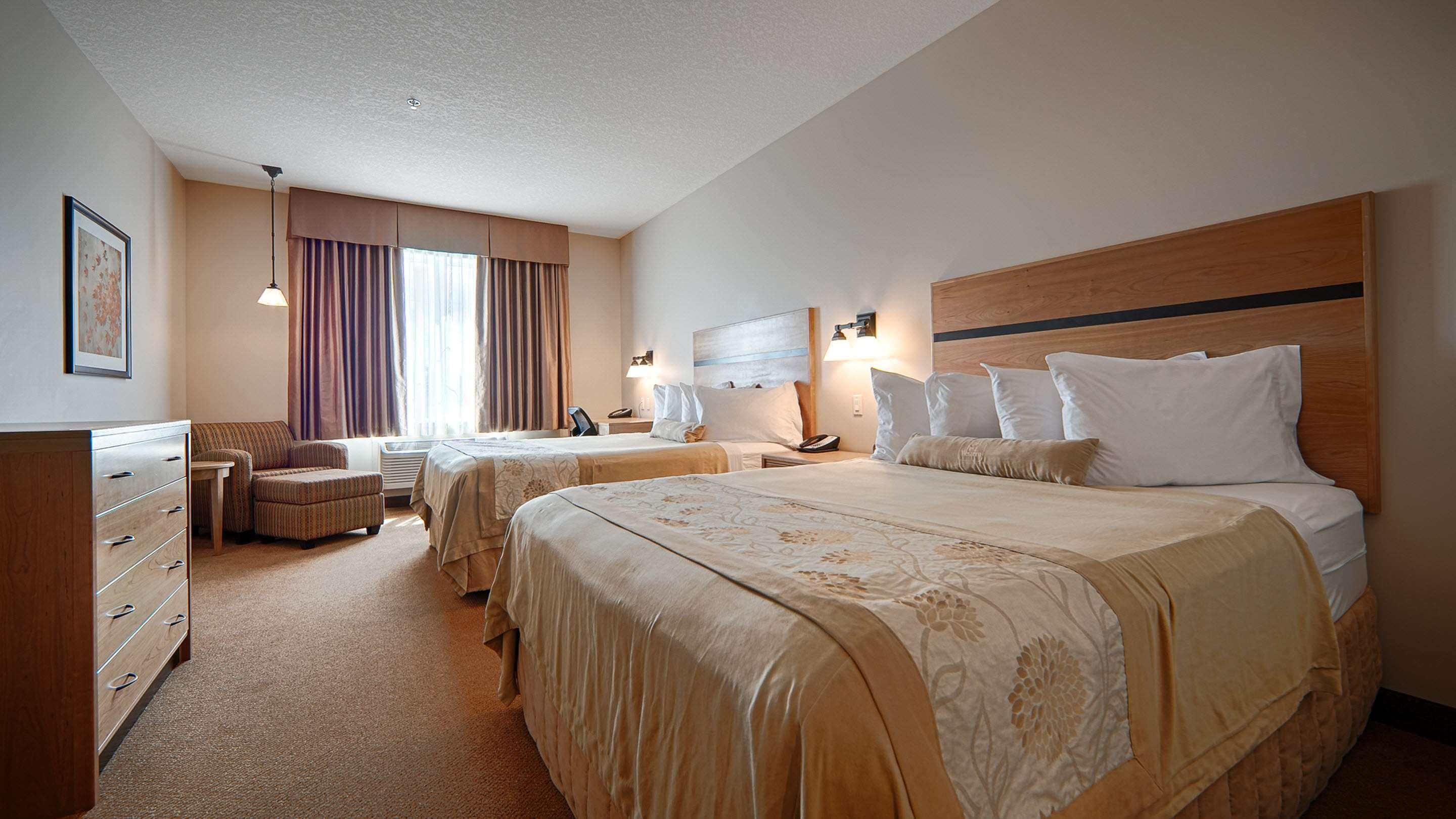 Best Western Plus Chateau Inn Sylvan Lake Exterior photo