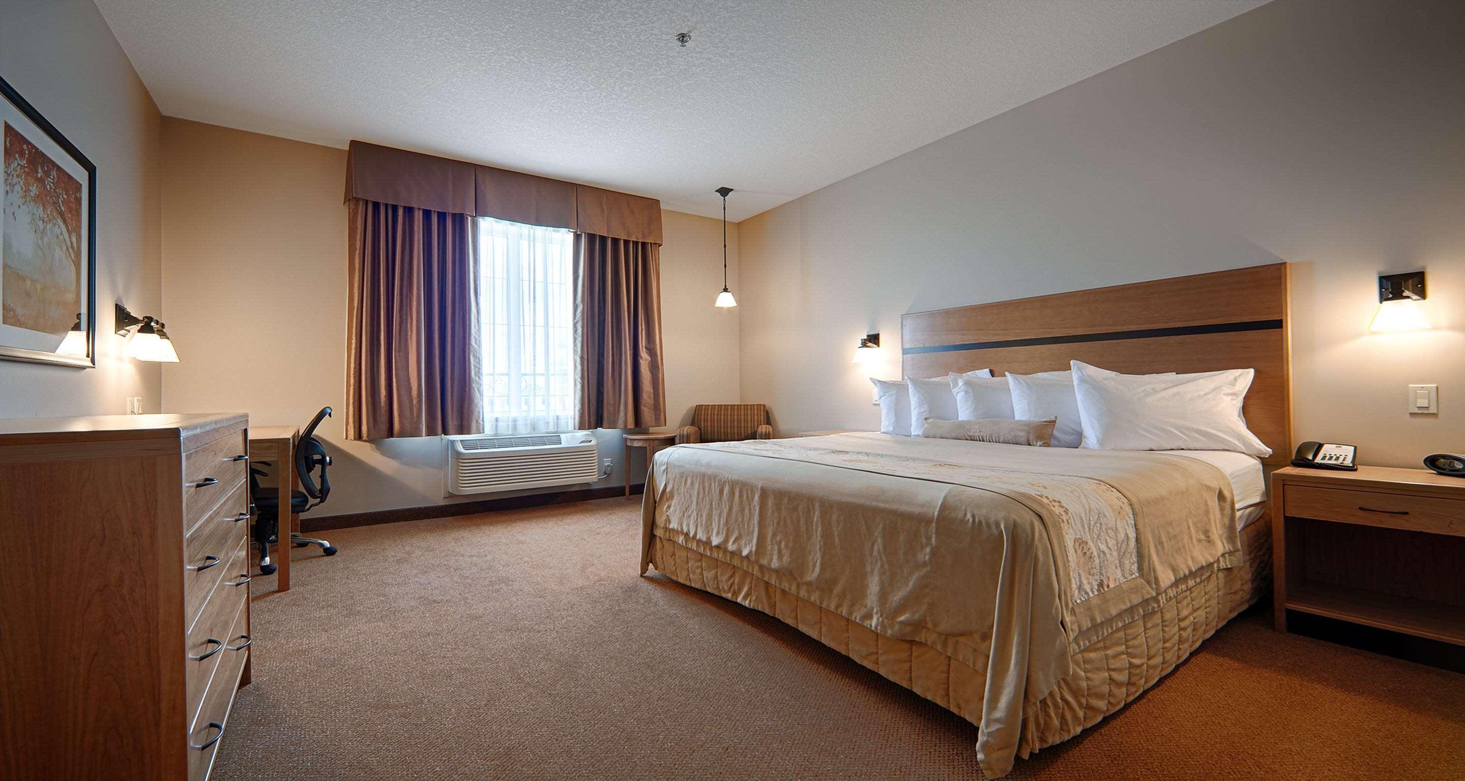 Best Western Plus Chateau Inn Sylvan Lake Exterior photo