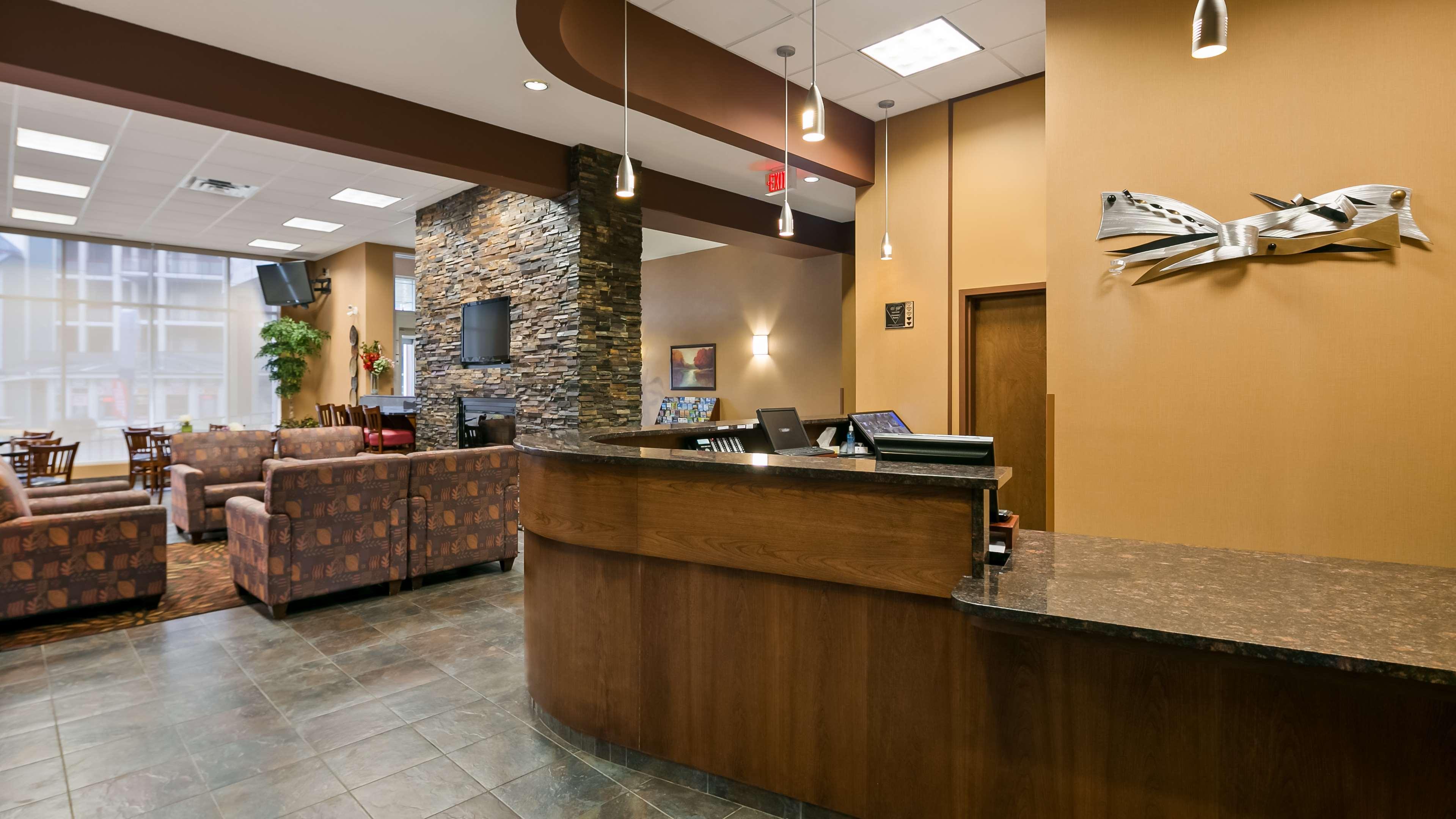 Best Western Plus Chateau Inn Sylvan Lake Exterior photo