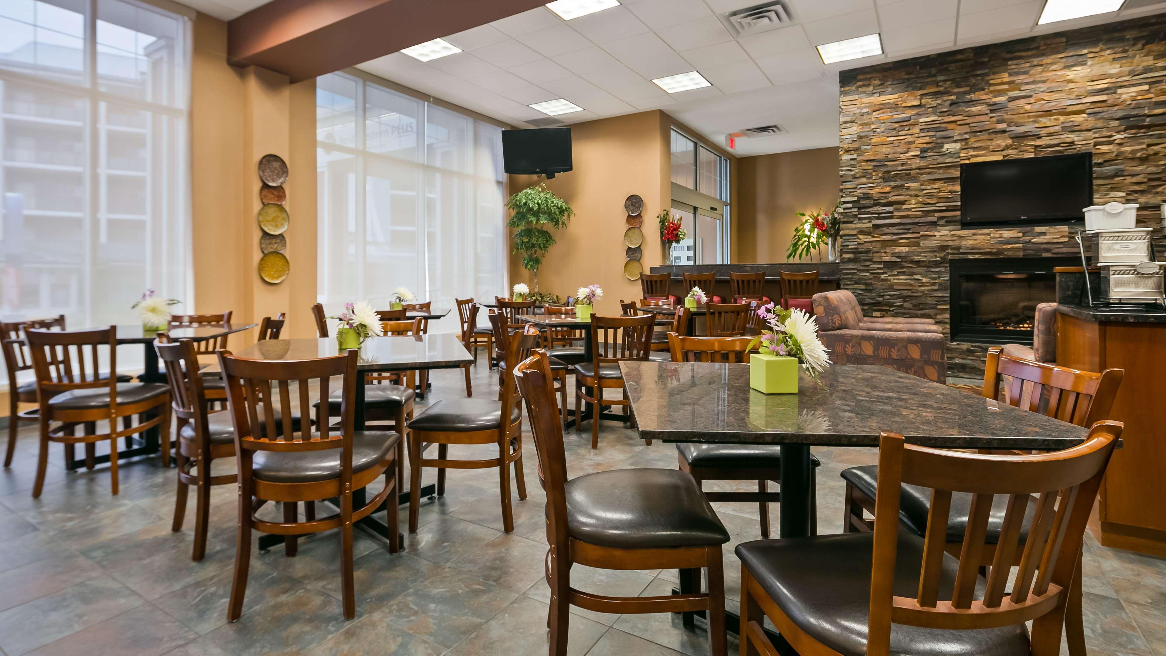 Best Western Plus Chateau Inn Sylvan Lake Exterior photo