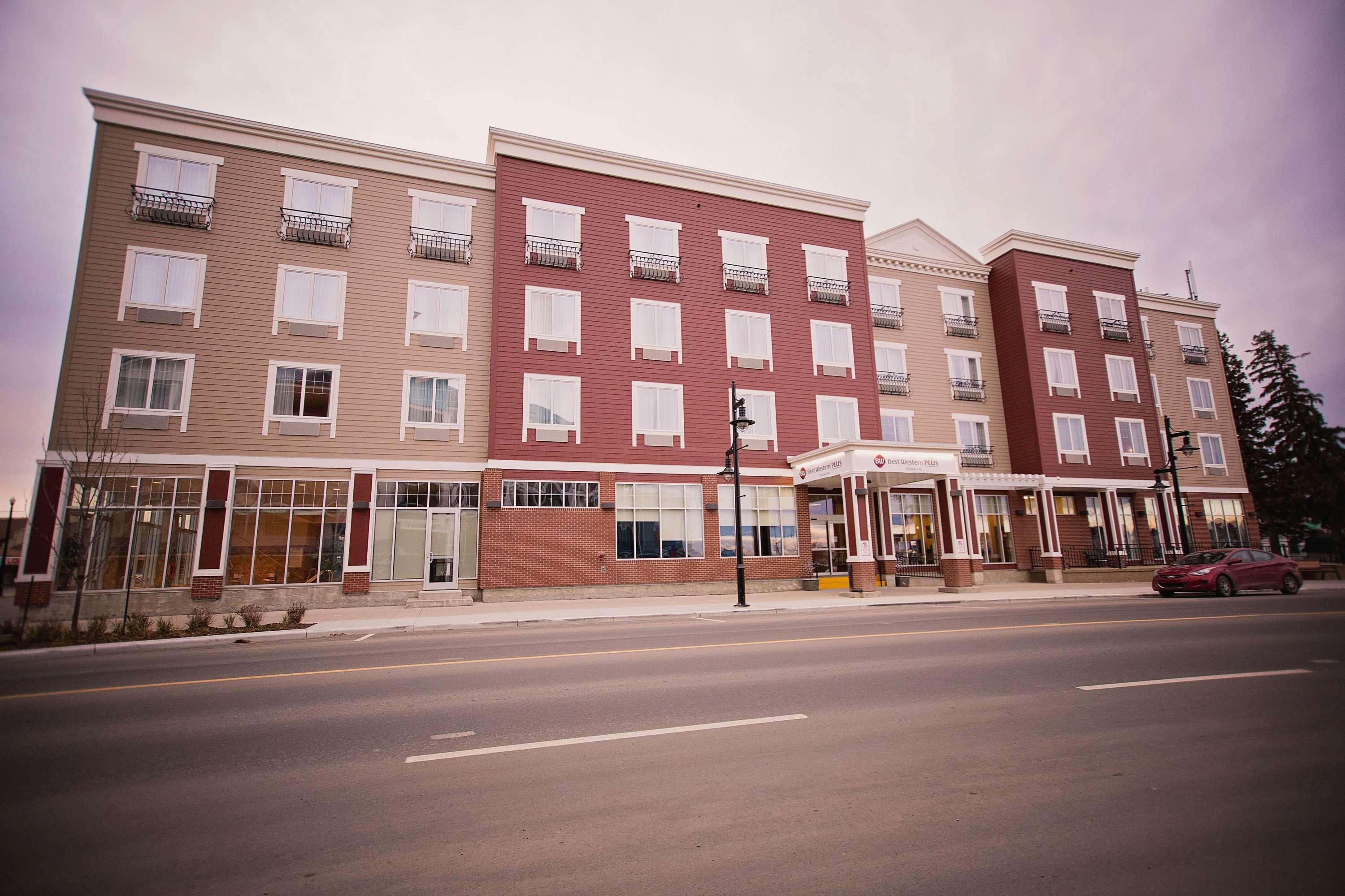 Best Western Plus Chateau Inn Sylvan Lake Exterior photo