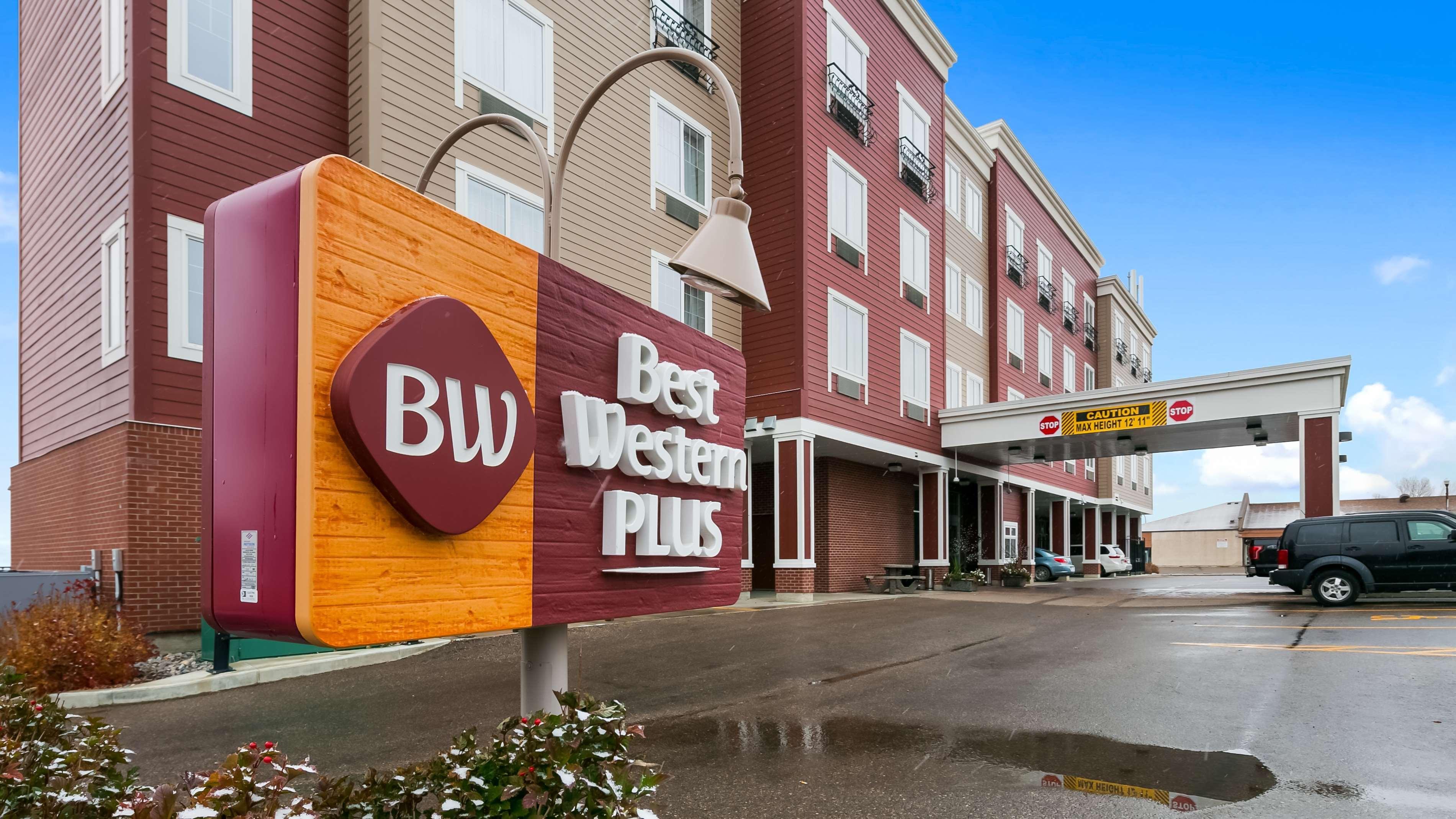 Best Western Plus Chateau Inn Sylvan Lake Exterior photo