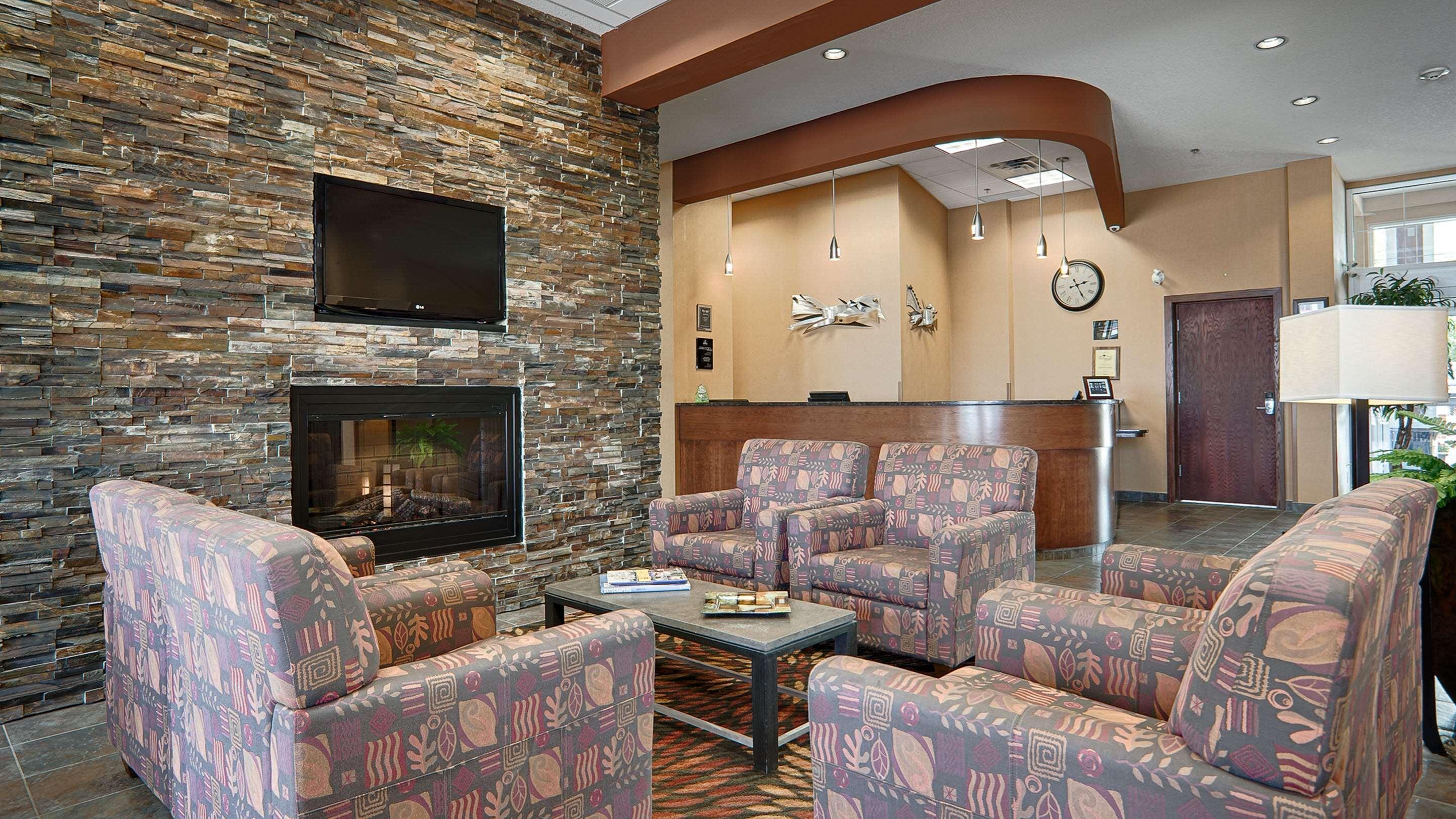 Best Western Plus Chateau Inn Sylvan Lake Exterior photo